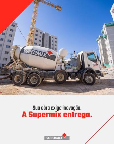 Concreto sendo aplicado em laje